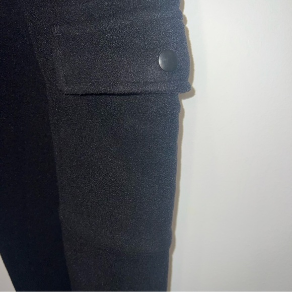 SOLD Old Navy Men’s All Over Fleece Cargo Black Jogger Pants Zip Pockets Small - Picture 4 of 7